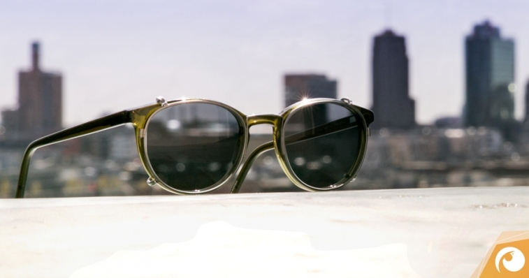 Munic Eyewear bieten für seine Brillen mit praktischen Sonnenschutzclip - Berlin Skyline | Offensichtlich Berlin