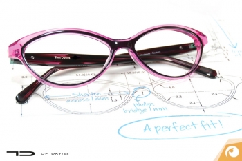 Ihre Brille nach Maß - Technische Zeichnung und fertige Brillenfassung | Offensichtlich - Ihr Augenoptiker