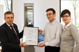 Feierlich wurde VinZent von Herrn Thomas Giebeler (R+H) übergeben