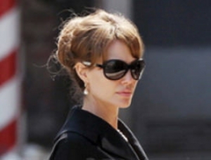 Angelina mit Tom Davies Sunglasses